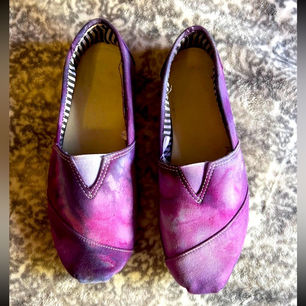 Tie dyed “Tom like” slip ons